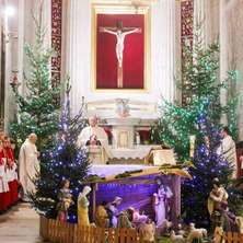 Świątynia wypełniła się parafianami. Moment modlitwy i skupienia