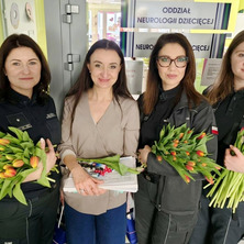 Symboliczny gest wsparcia. Odwiedziły młode pacjentki