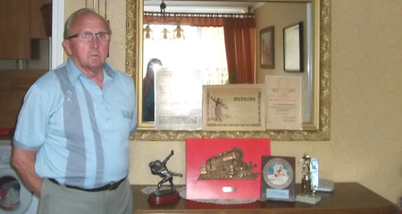 Byliśmy dobrą drużyną - mówi były zapaśnik, prezentując trofea 