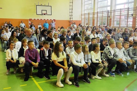 fot. Szkoła Podstawowa im. ppor. Marka Uleryka w Dziewierzewie